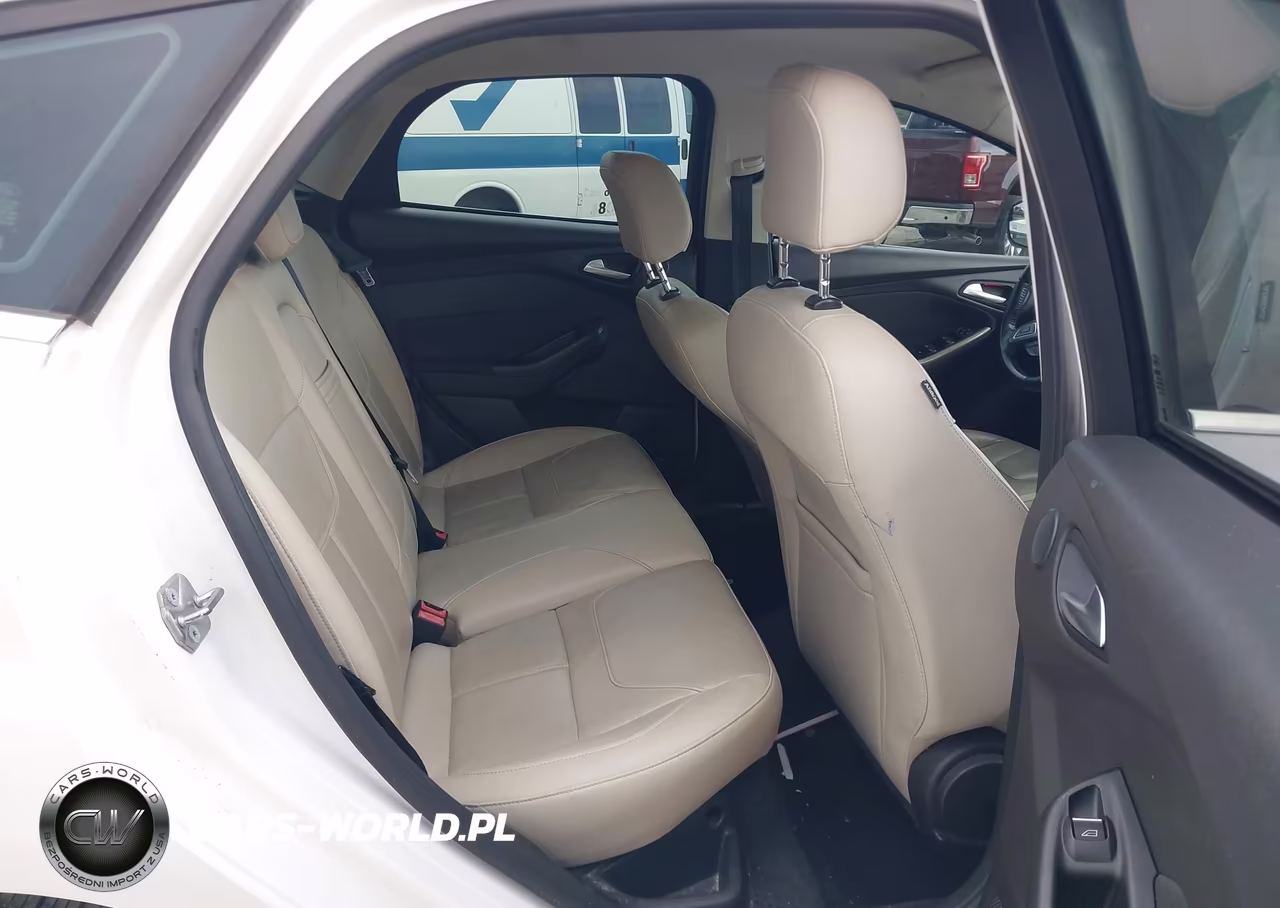 2016 Ford Focus Titanium VIN:1FADP3N23GL307041 - 8