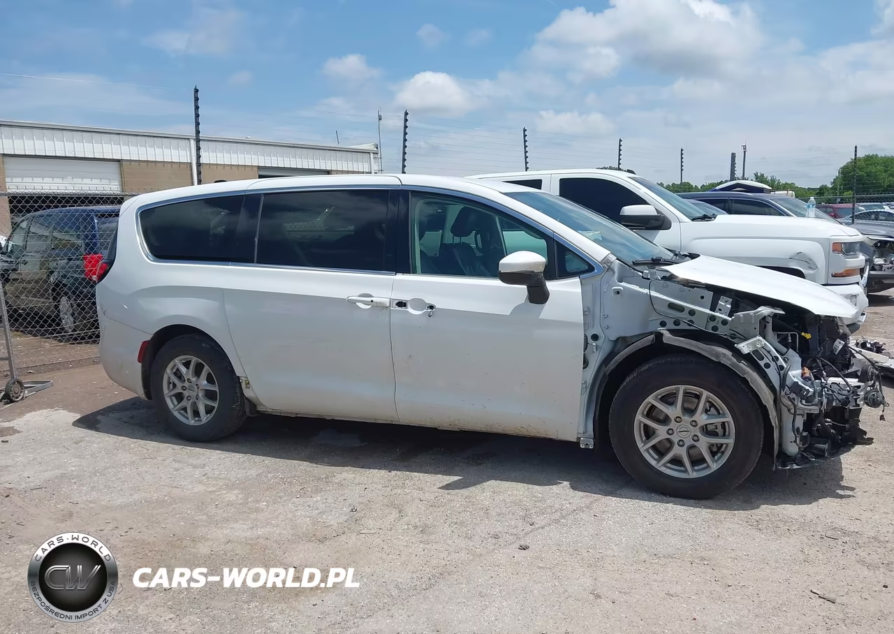 2023 Chrysler Pacifica Touring L VIN:2C4RC1BG9PR530515 - 14