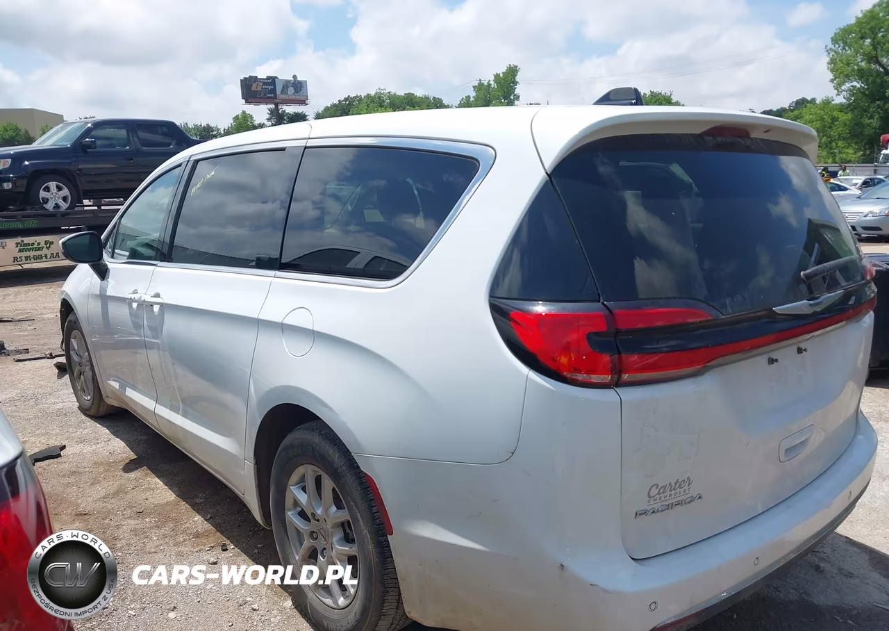 2023 Chrysler Pacifica Touring L VIN:2C4RC1BG9PR530515 - 15