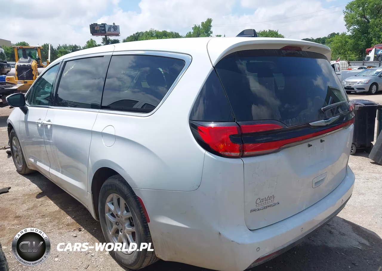 2023 Chrysler Pacifica Touring L VIN:2C4RC1BG9PR530515 - 3