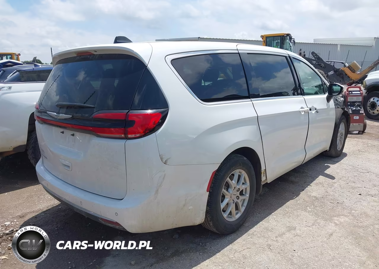 2023 Chrysler Pacifica Touring L VIN:2C4RC1BG9PR530515 - 4