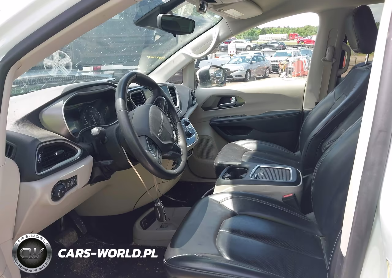 2023 Chrysler Pacifica Touring L VIN:2C4RC1BG9PR530515 - 5