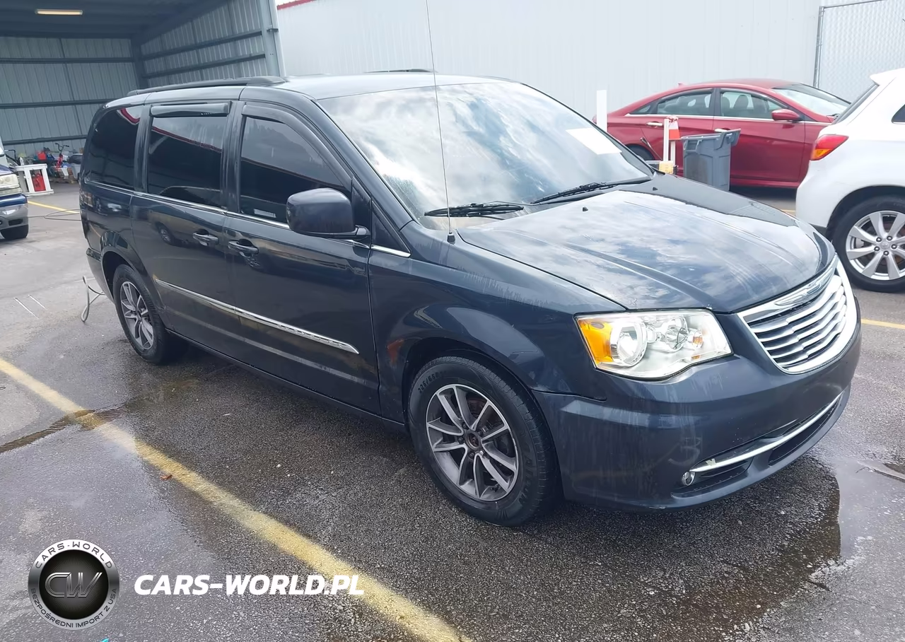 2013 Chrysler Town & Country Touring – zdjęcie 1 z 11