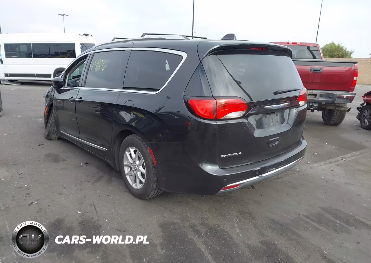 2020 Chrysler Pacifica Touring L VIN:2C4RC1BG4LR124748 - 3