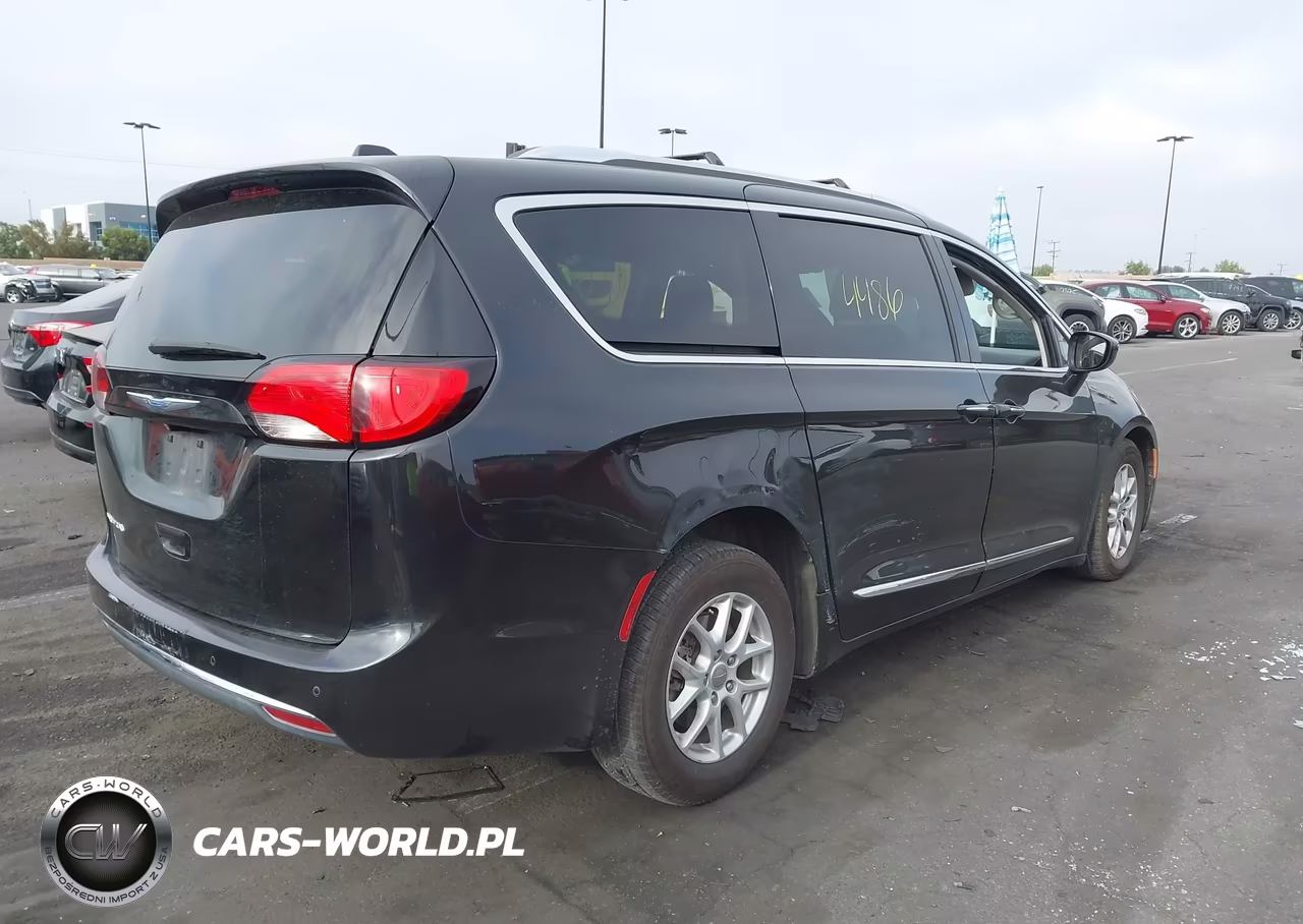 2020 Chrysler Pacifica Touring L VIN:2C4RC1BG4LR124748 - 4