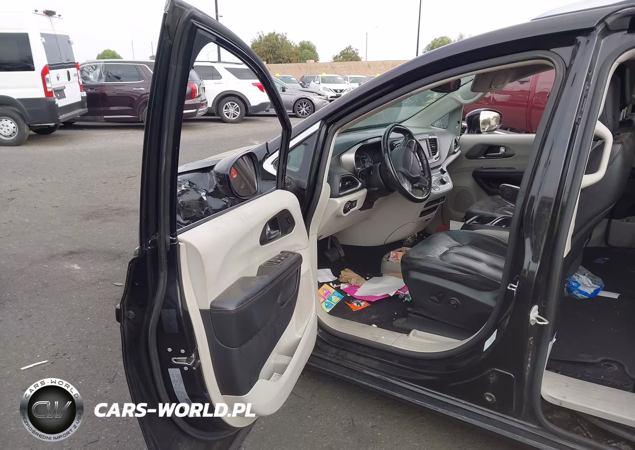 2020 Chrysler Pacifica Touring L VIN:2C4RC1BG4LR124748 - 5