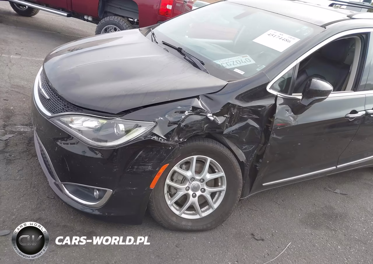 2020 Chrysler Pacifica Touring L VIN:2C4RC1BG4LR124748 - 6