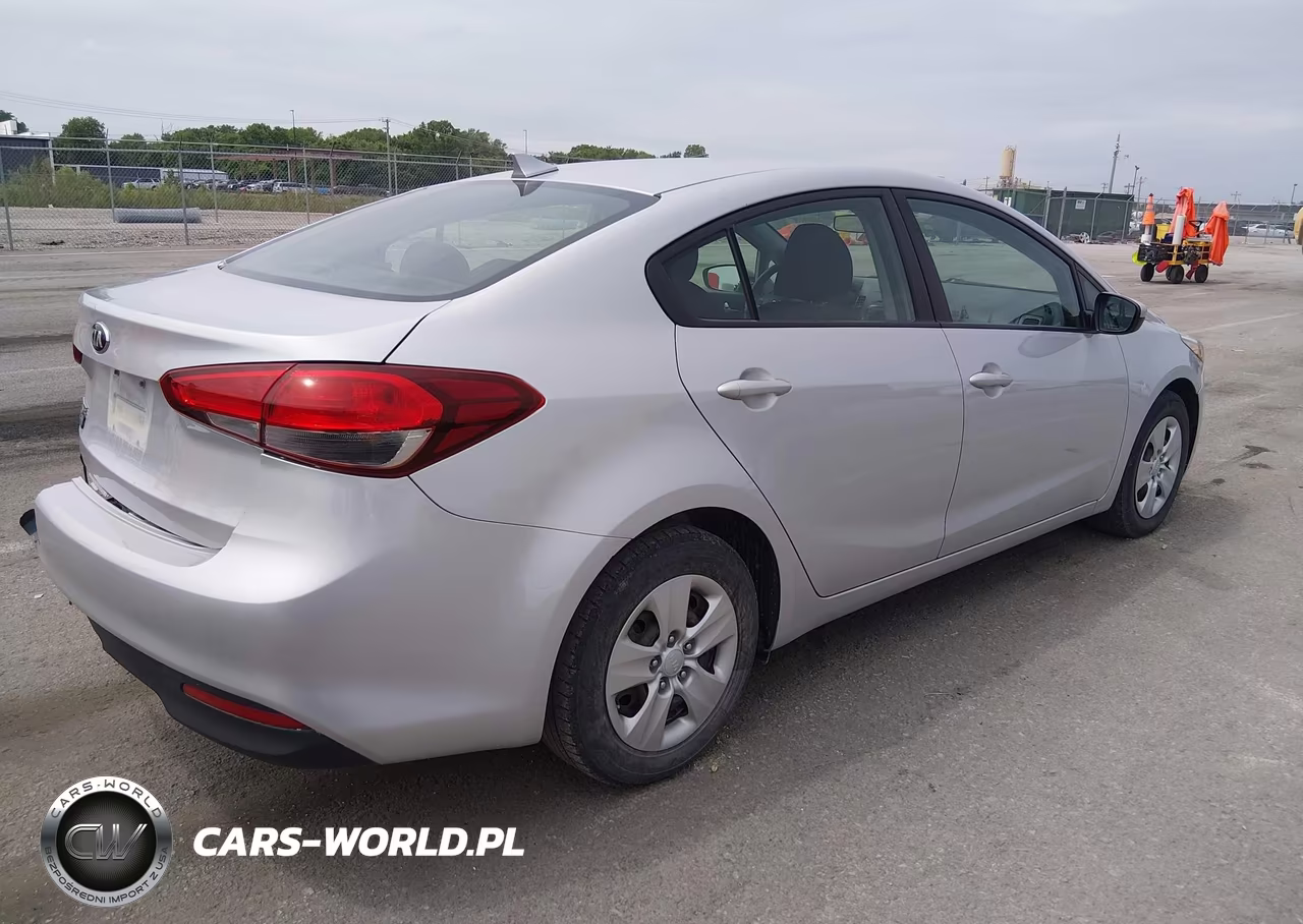 2017 Kia Forte Lx VIN:3KPFK4A79HE093711 - 4