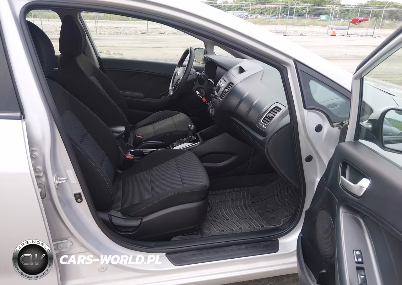 2017 Kia Forte Lx VIN:3KPFK4A79HE093711 - 5