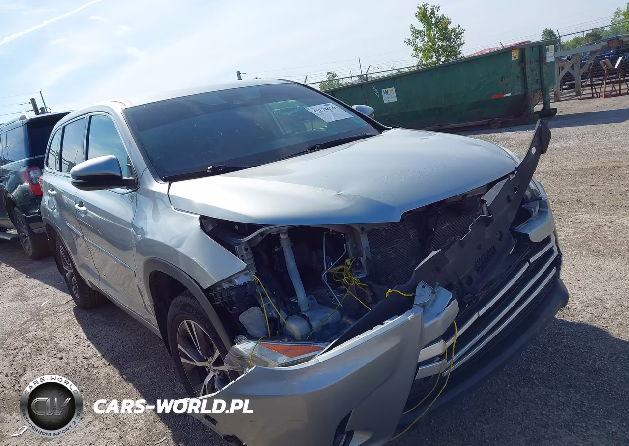 2018 Toyota Highlander Le Plus VIN:5TDBZRFH2JS829375 - 13