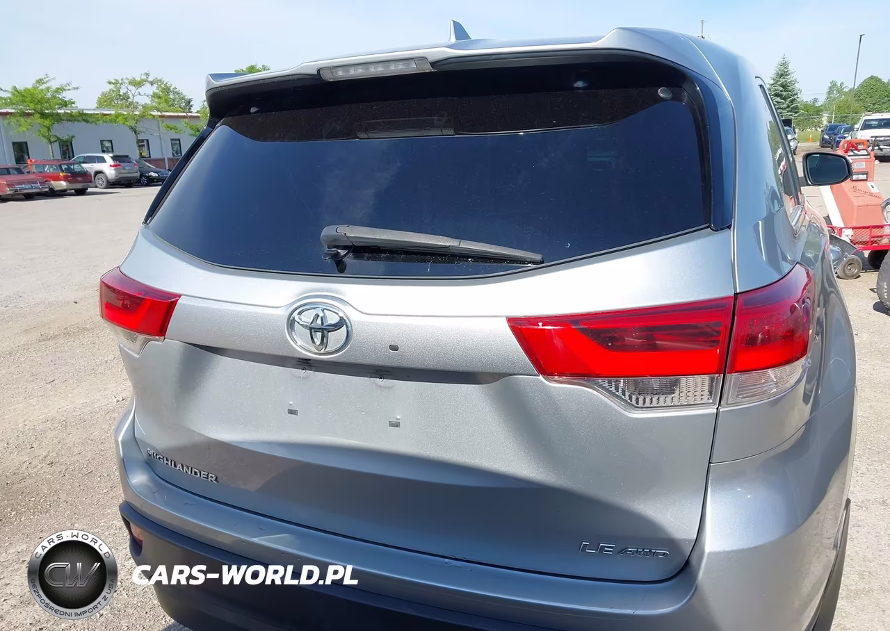 2018 Toyota Highlander Le Plus VIN:5TDBZRFH2JS829375 - 16