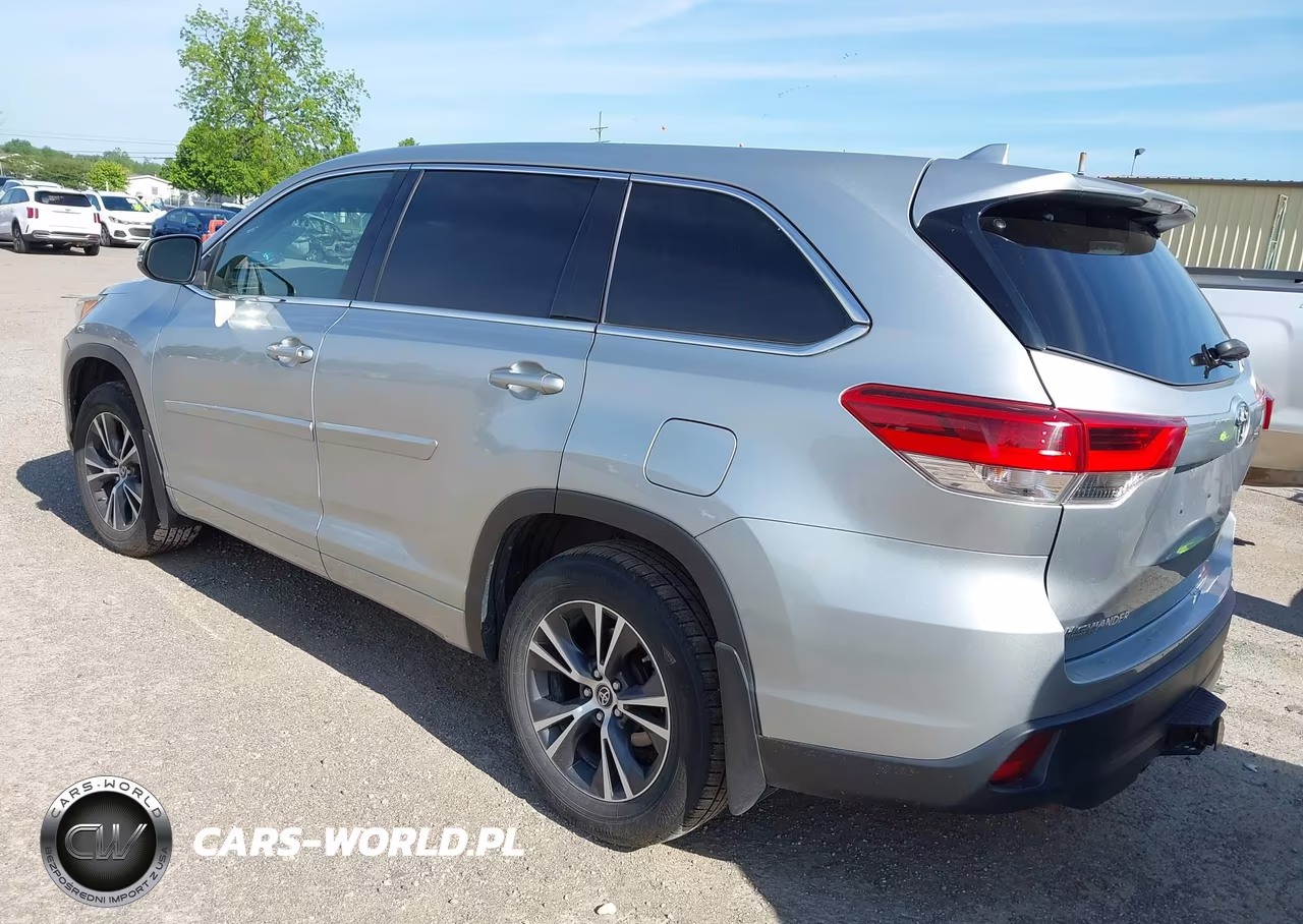 2018 Toyota Highlander Le Plus VIN:5TDBZRFH2JS829375 - 3
