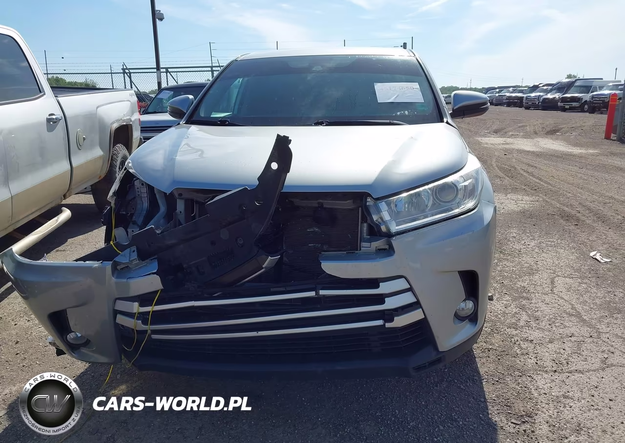 2018 Toyota Highlander Le Plus VIN:5TDBZRFH2JS829375 - 6