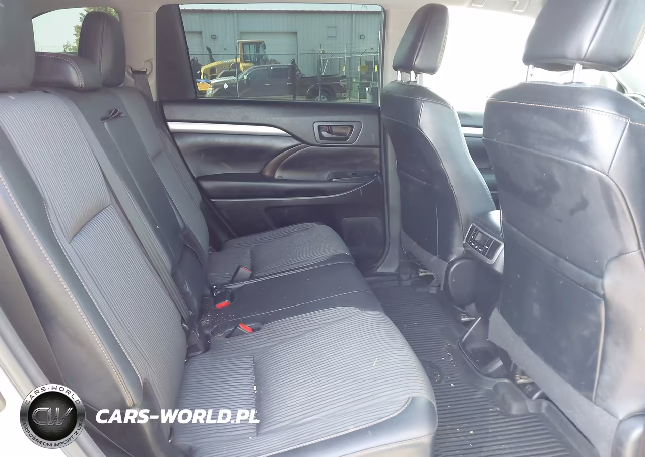 2018 Toyota Highlander Le Plus VIN:5TDBZRFH2JS829375 - 8