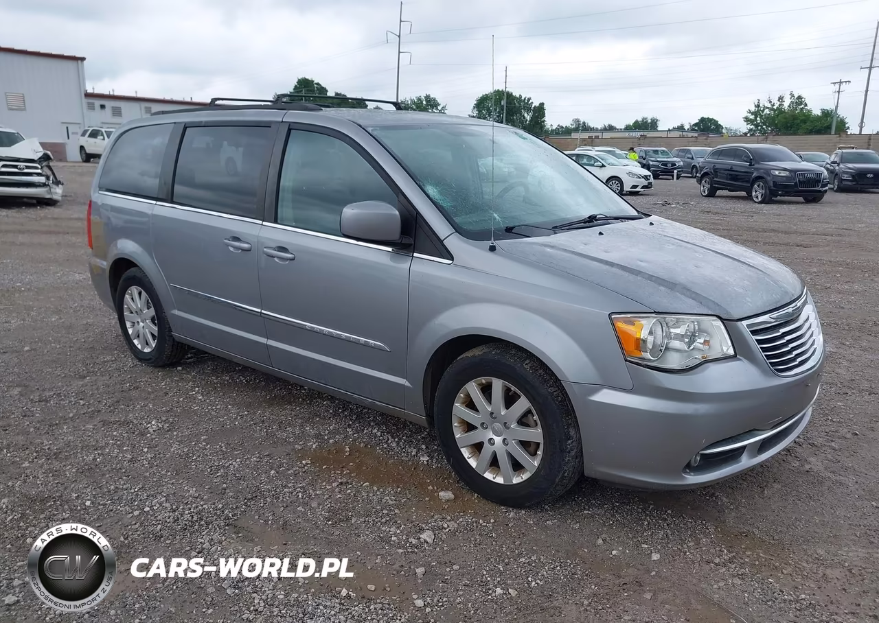 2013 Chrysler Town & Country Touring – zdjęcie 1 z 11