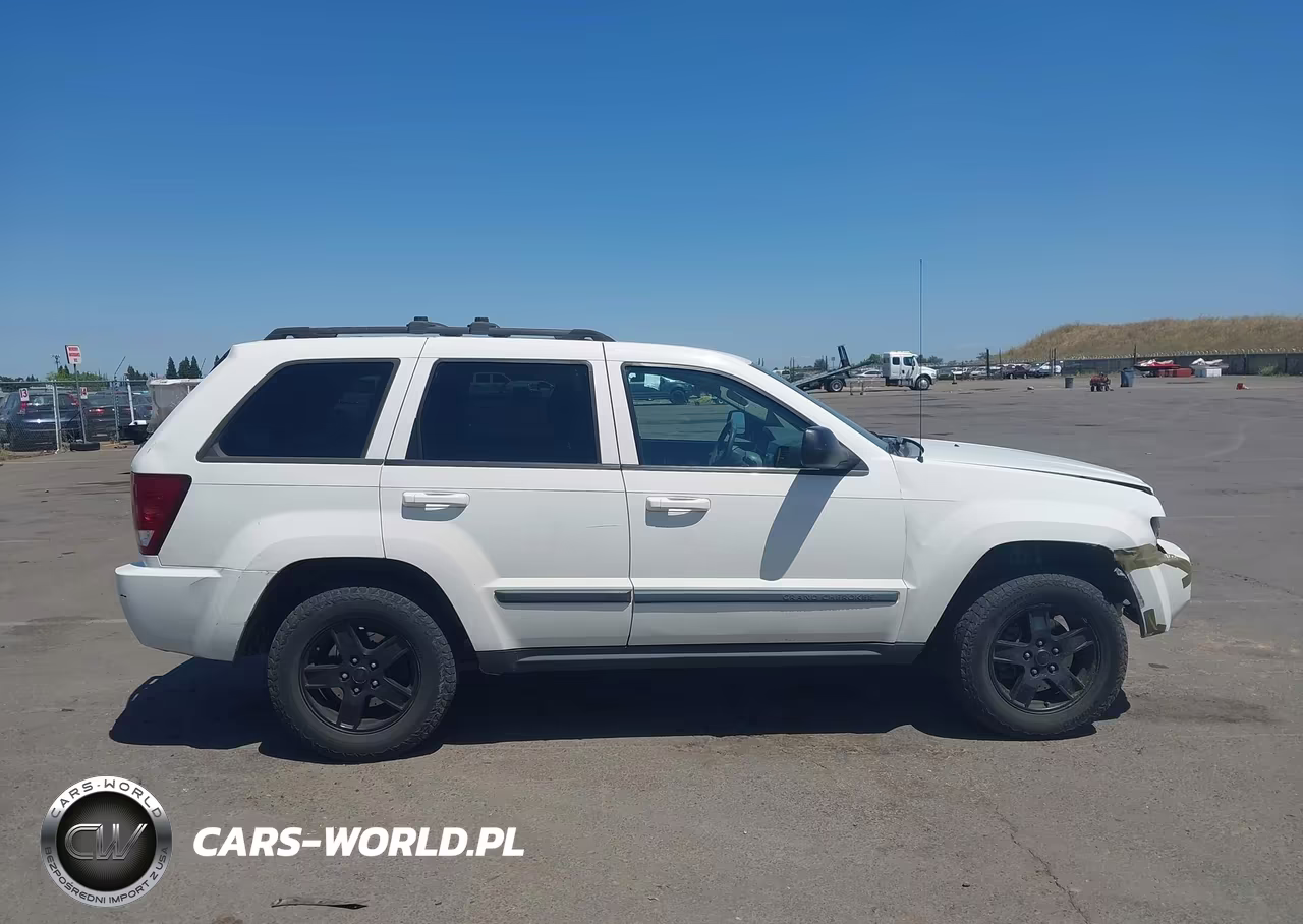 2007 Jeep Grand Cherokee Laredo VIN:1J8GR48K17C577056 - 13