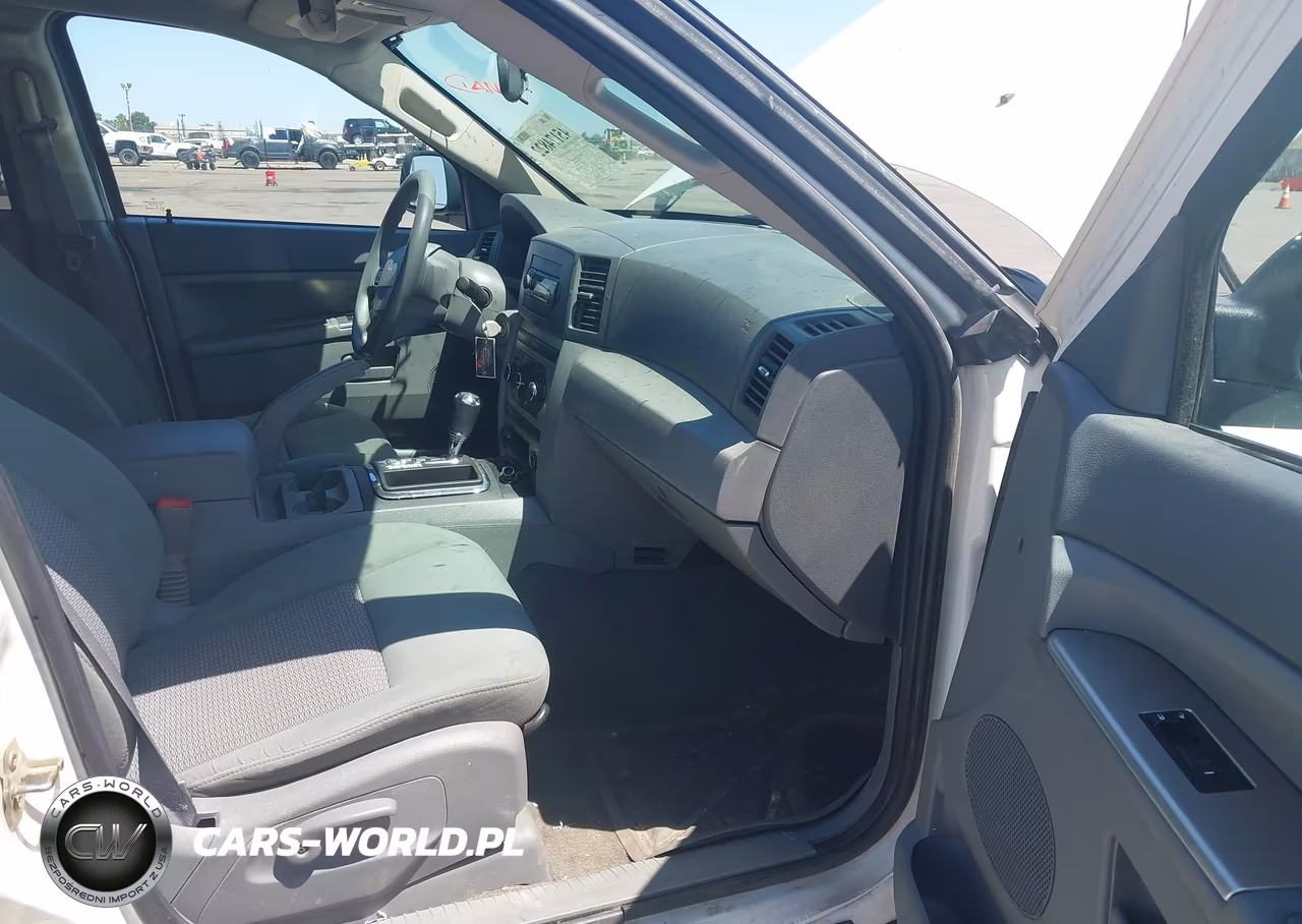 2007 Jeep Grand Cherokee Laredo VIN:1J8GR48K17C577056 - 5