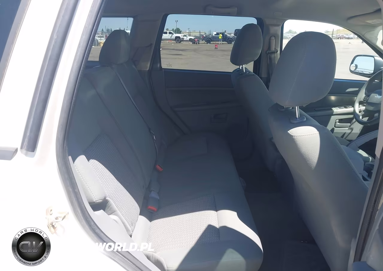2007 Jeep Grand Cherokee Laredo VIN:1J8GR48K17C577056 - 8