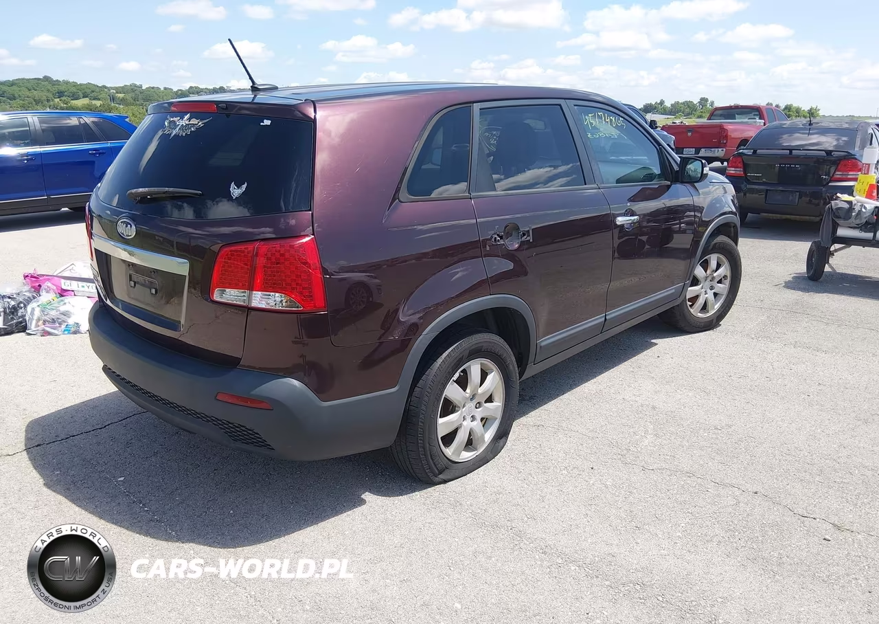 2011 Kia Sorento Lx VIN:5XYKT3A18BG070495 - 4