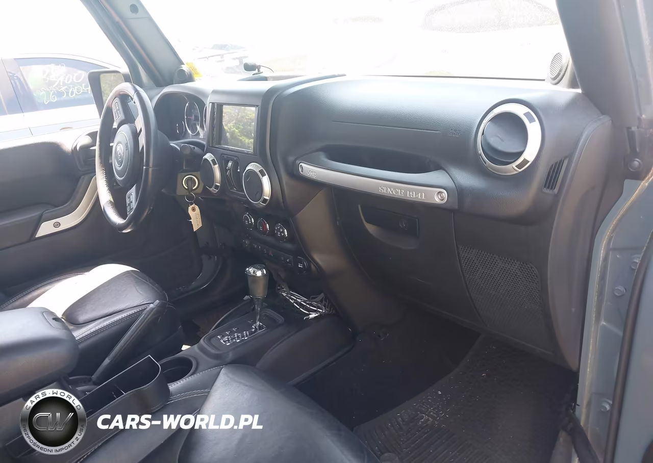 2014 Jeep Wrangler Unlimited Sahara VIN:1C4BJWEG7EL247357 - 5