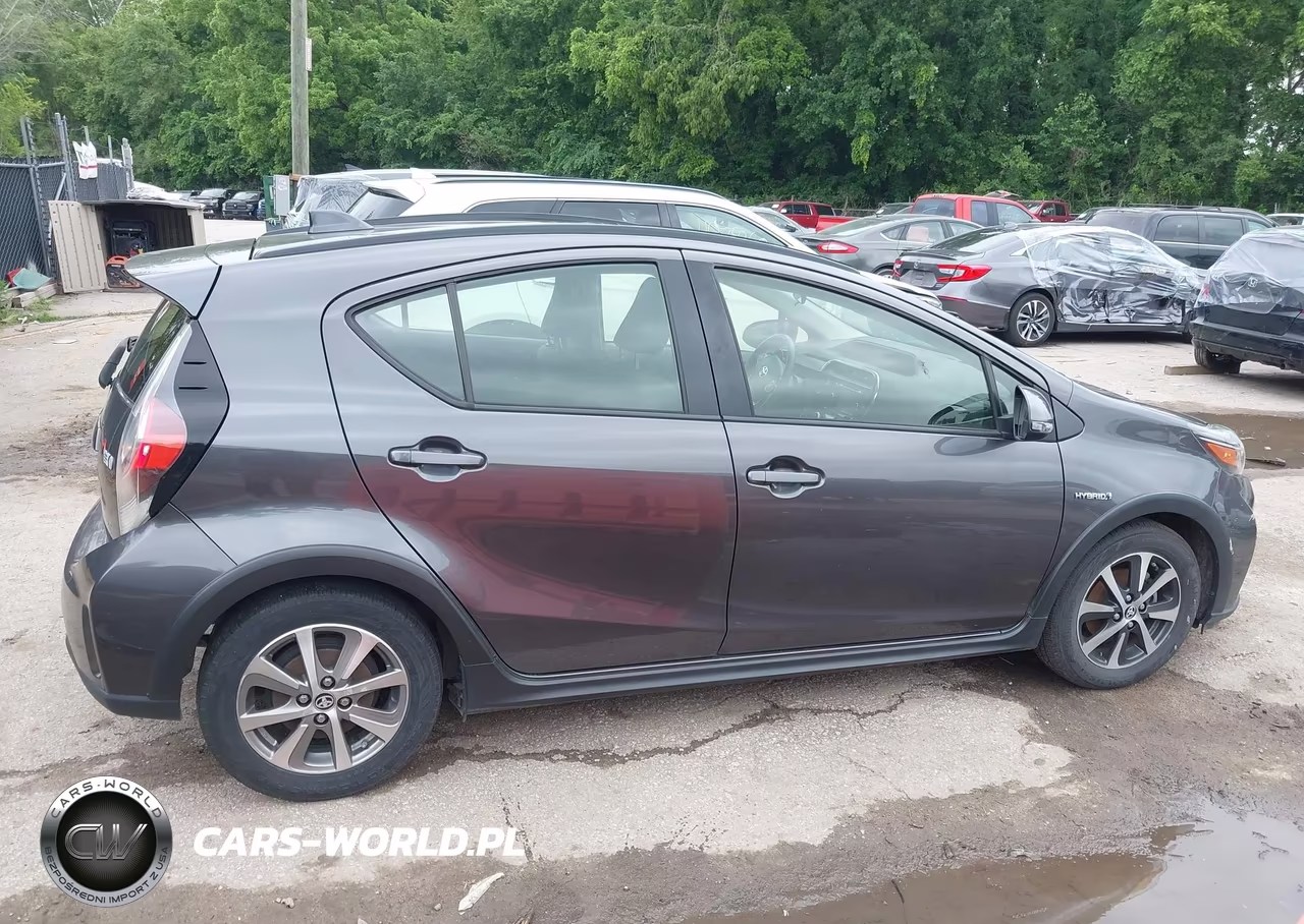 2018 Toyota Prius C Two VIN:JTDKDTB34J1607228 - 13