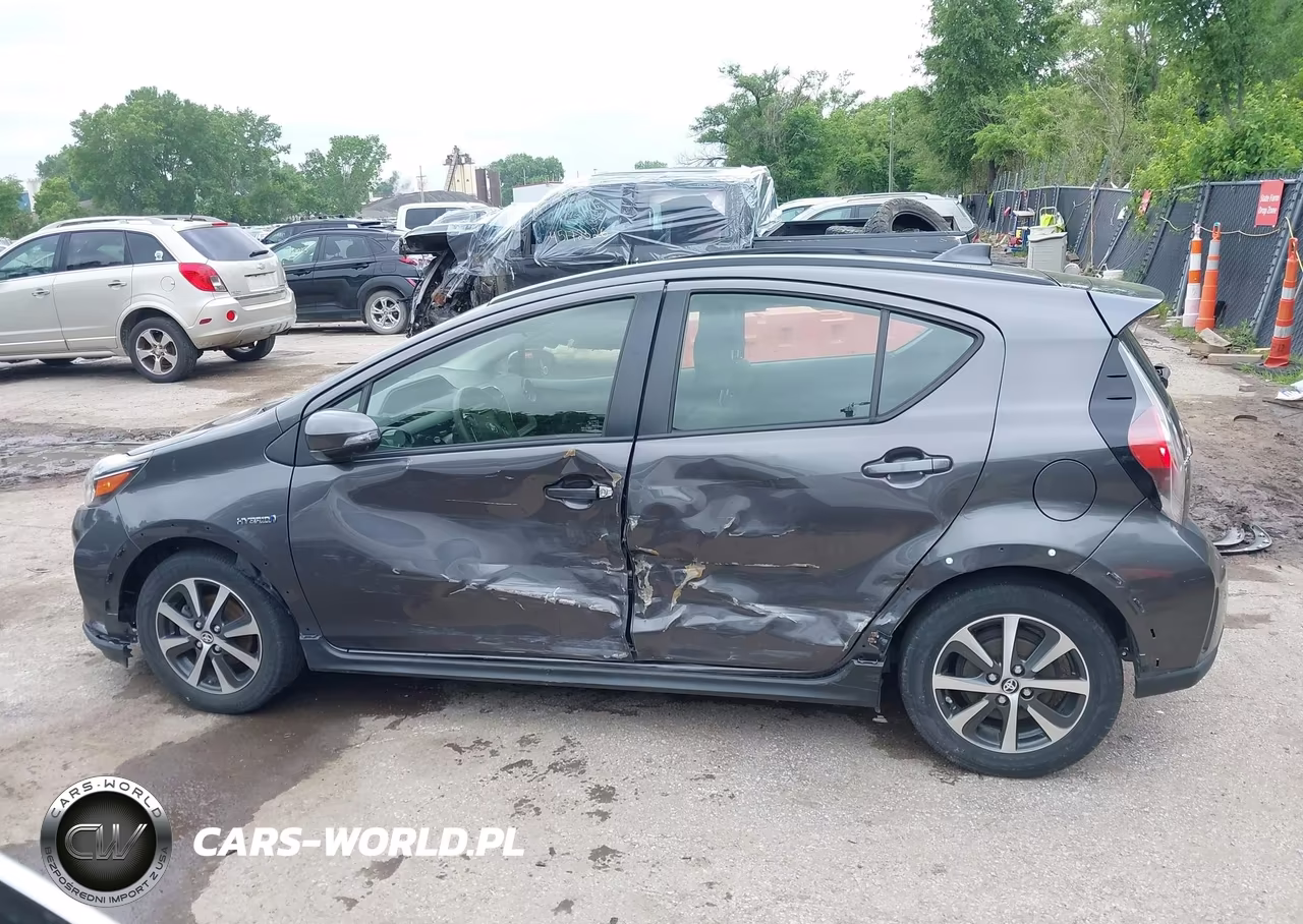 2018 Toyota Prius C Two VIN:JTDKDTB34J1607228 - 14