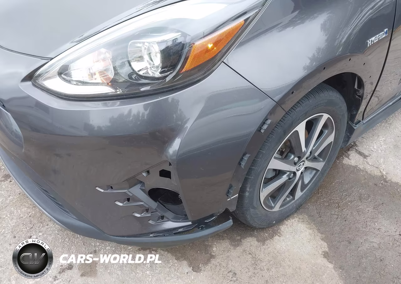 2018 Toyota Prius C Two VIN:JTDKDTB34J1607228 - 17