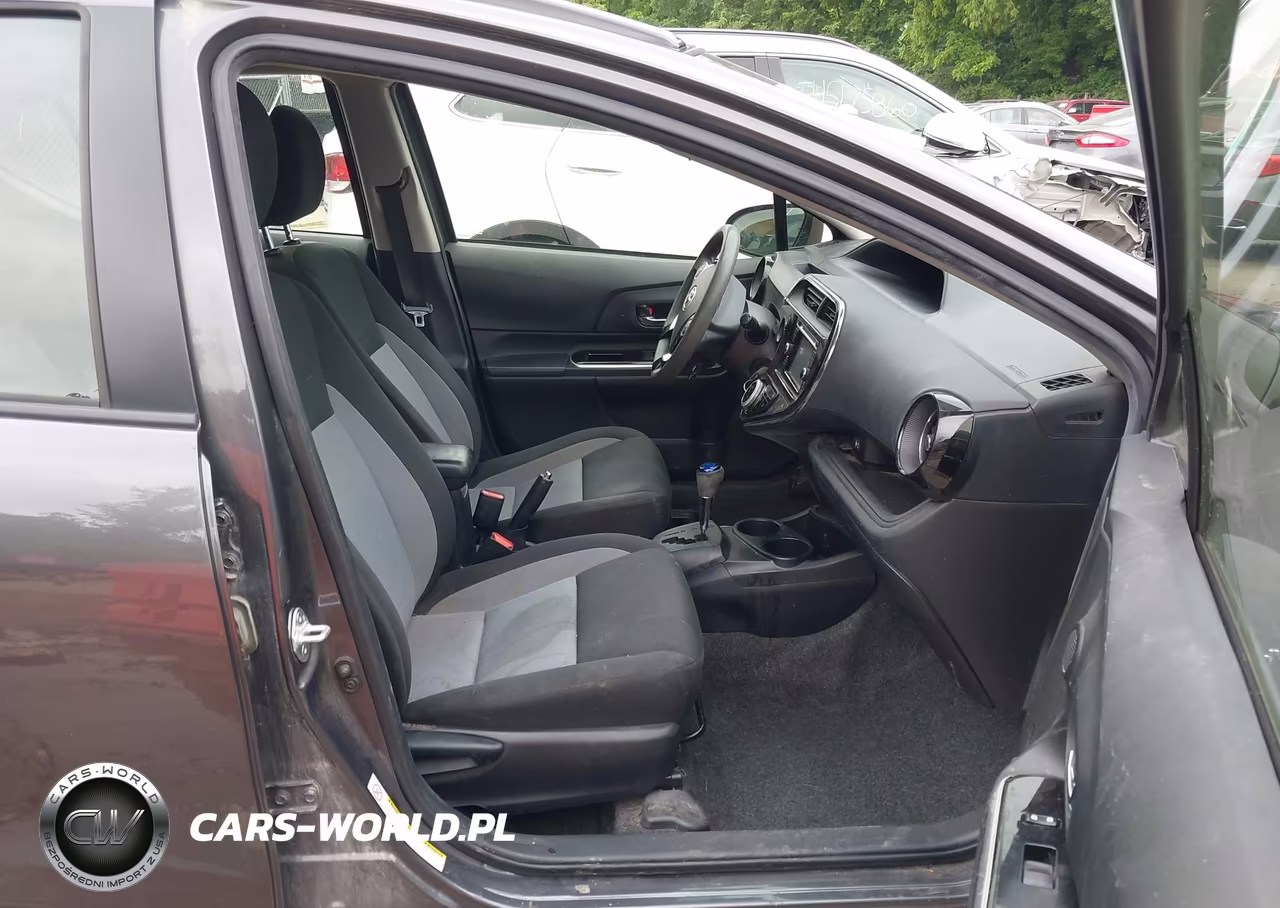 2018 Toyota Prius C Two VIN:JTDKDTB34J1607228 - 5