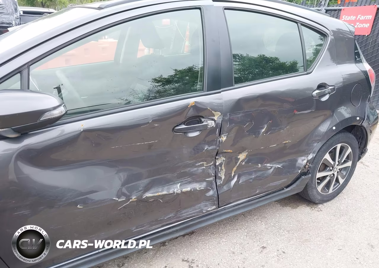 2018 Toyota Prius C Two VIN:JTDKDTB34J1607228 - 6