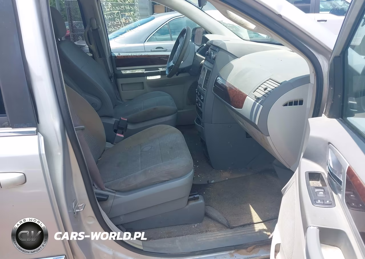 2010 Chrysler Town & Country Touring VIN:2A4RR5D11AR278677 - 5