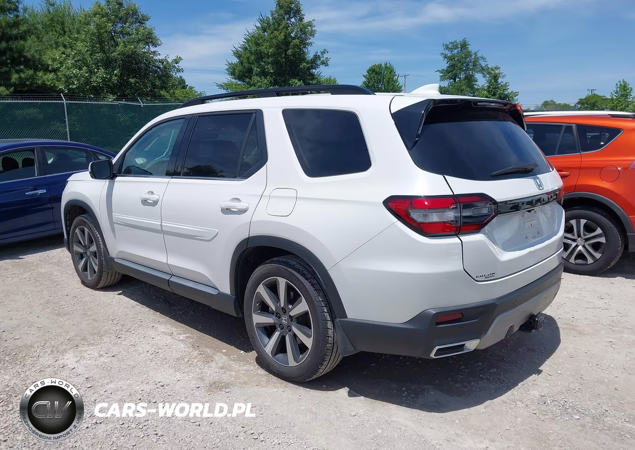2025 Honda Pilot Touring VIN:5FNYG2H74SB008988 - 3