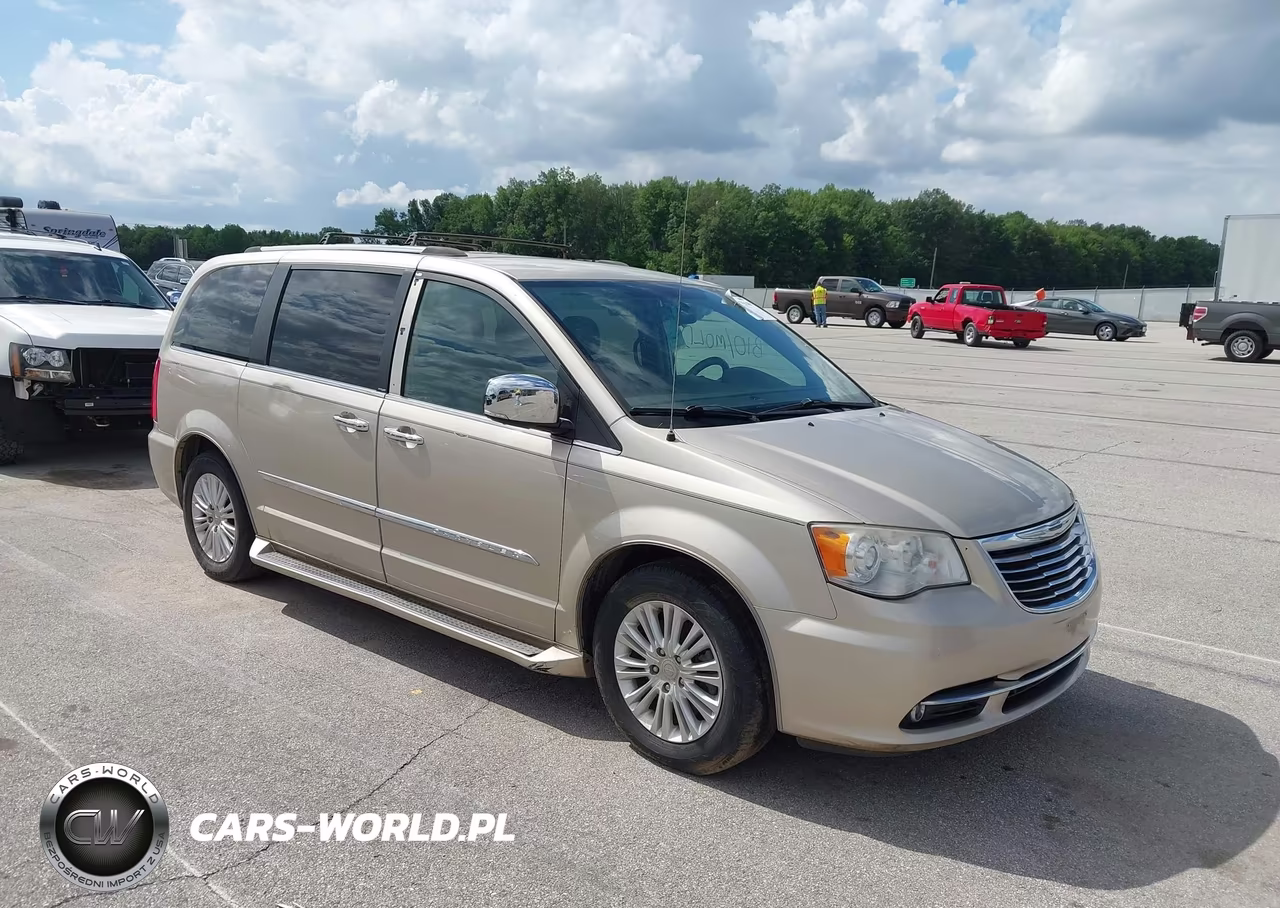 2014 Chrysler Town & Country Limited – zdjęcie 1 z 16