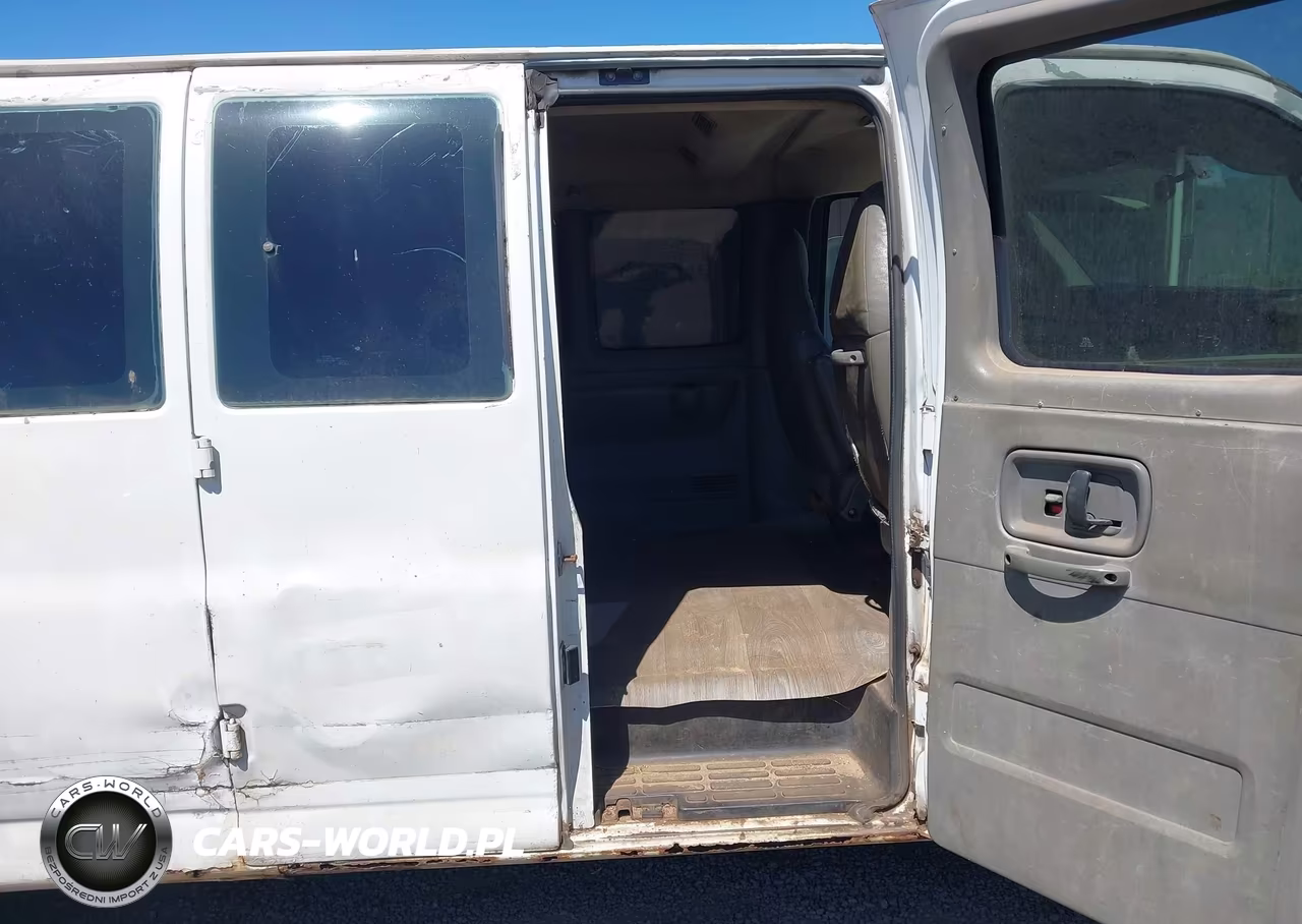 2005 Chevrolet Express VIN:1GAHG39U751229341 - 8