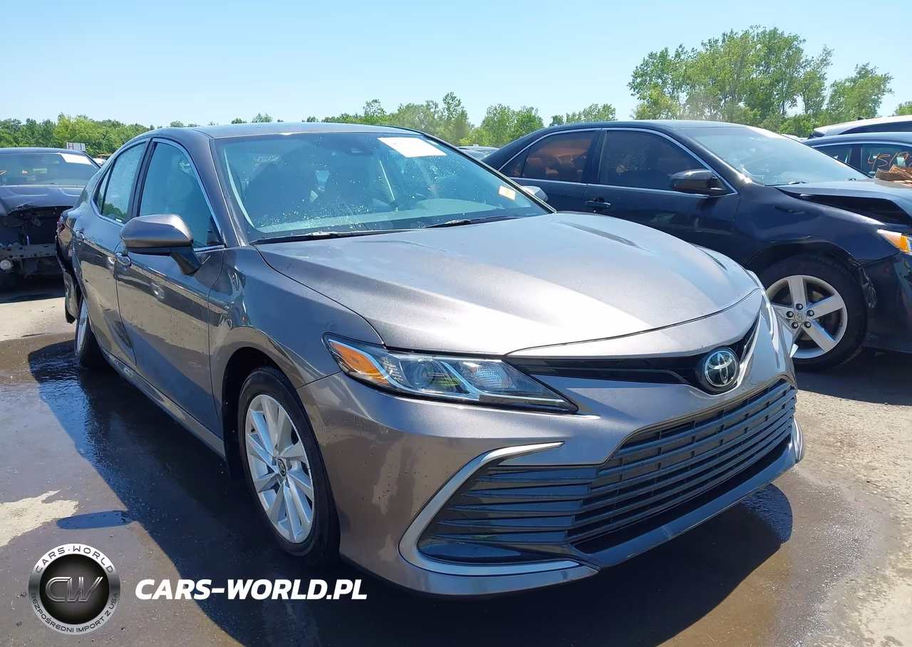 2024 Toyota Camry Le – zdjęcie 1 z 16