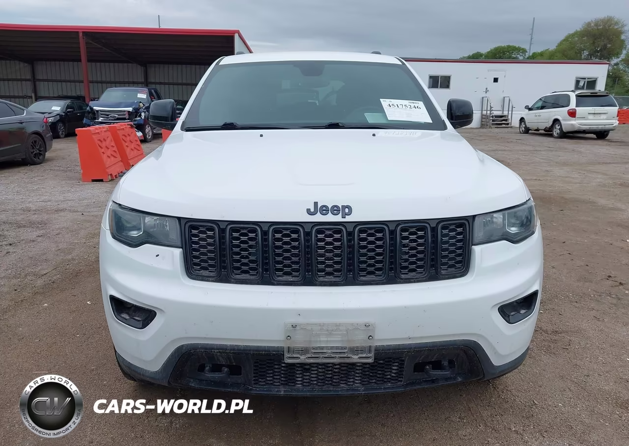 2018 Jeep Grand Cherokee Upland 4X4 VIN:1C4RJFAG3JC475807 - 12