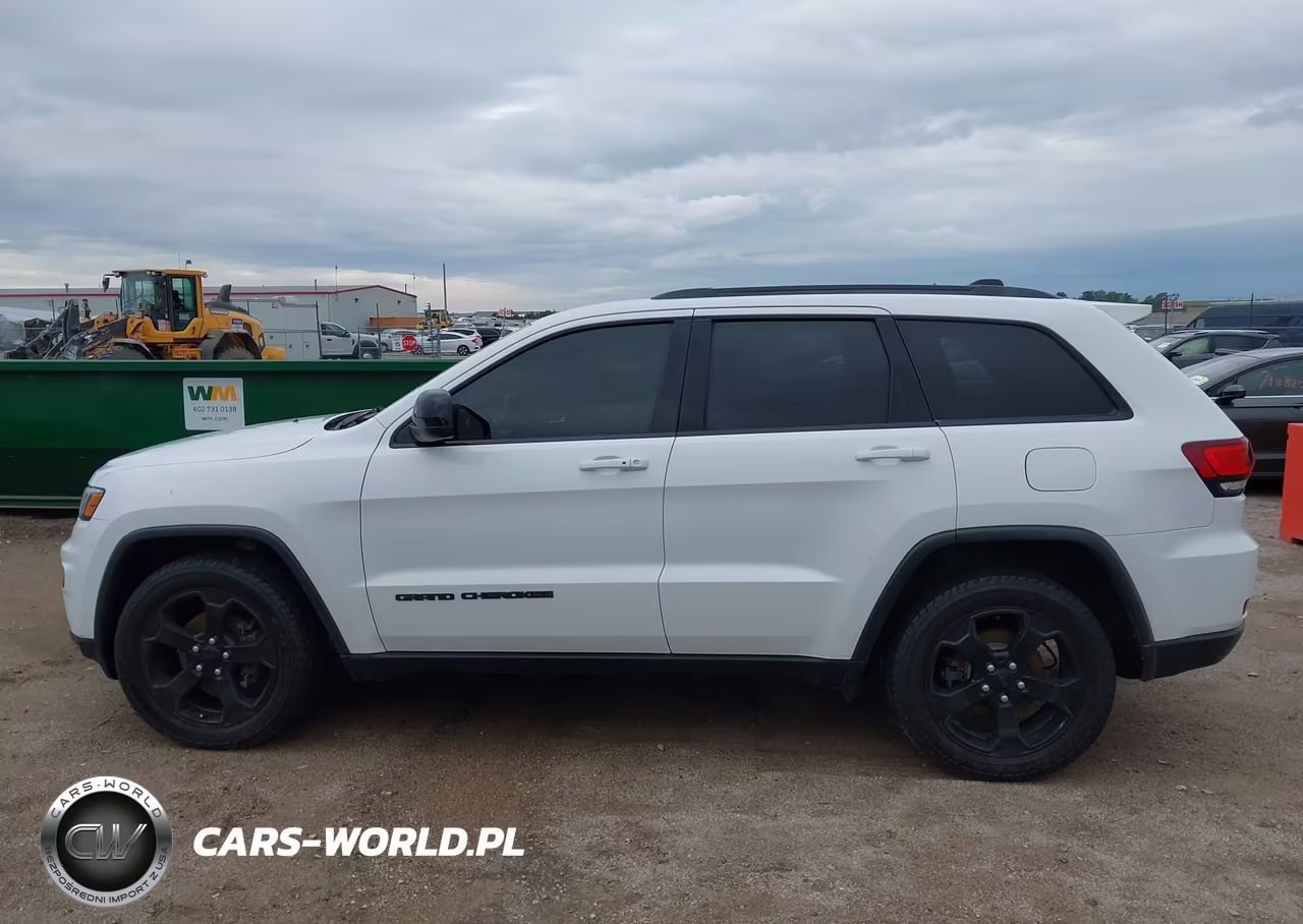 2018 Jeep Grand Cherokee Upland 4X4 VIN:1C4RJFAG3JC475807 - 14