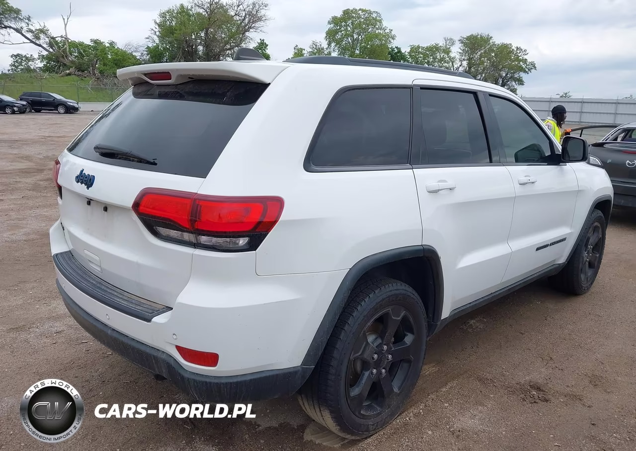 2018 Jeep Grand Cherokee Upland 4X4 VIN:1C4RJFAG3JC475807 - 4