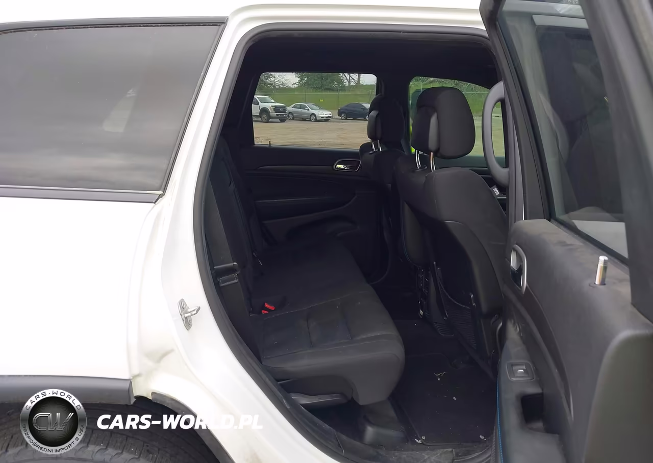 2018 Jeep Grand Cherokee Upland 4X4 VIN:1C4RJFAG3JC475807 - 8