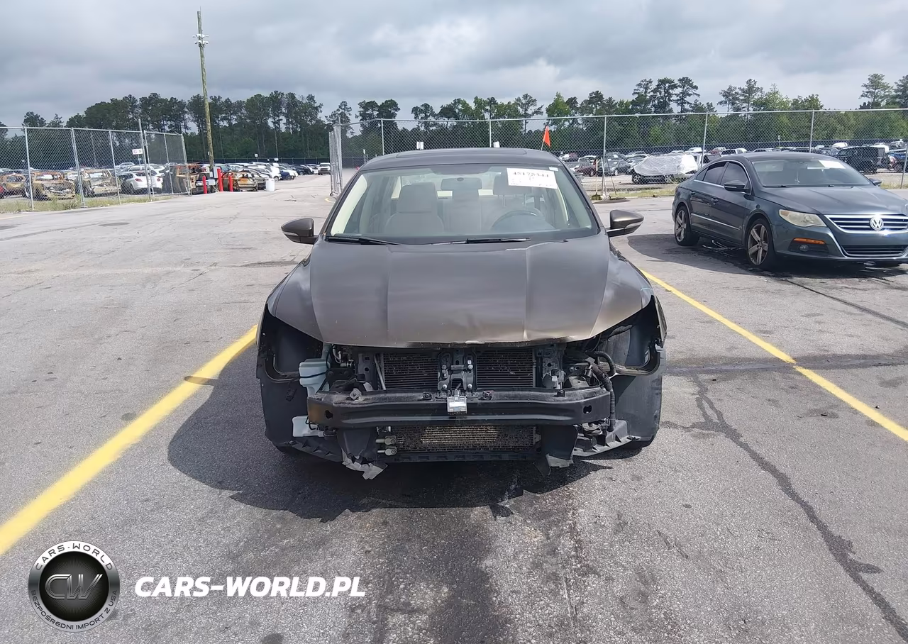 2019 Volkswagen Passat 2.0T Wolfsburg Edition VIN:1VWLA7A32KC000477 - 6