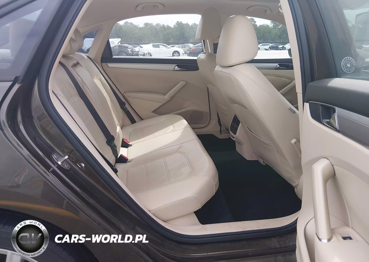 2019 Volkswagen Passat 2.0T Wolfsburg Edition VIN:1VWLA7A32KC000477 - 8