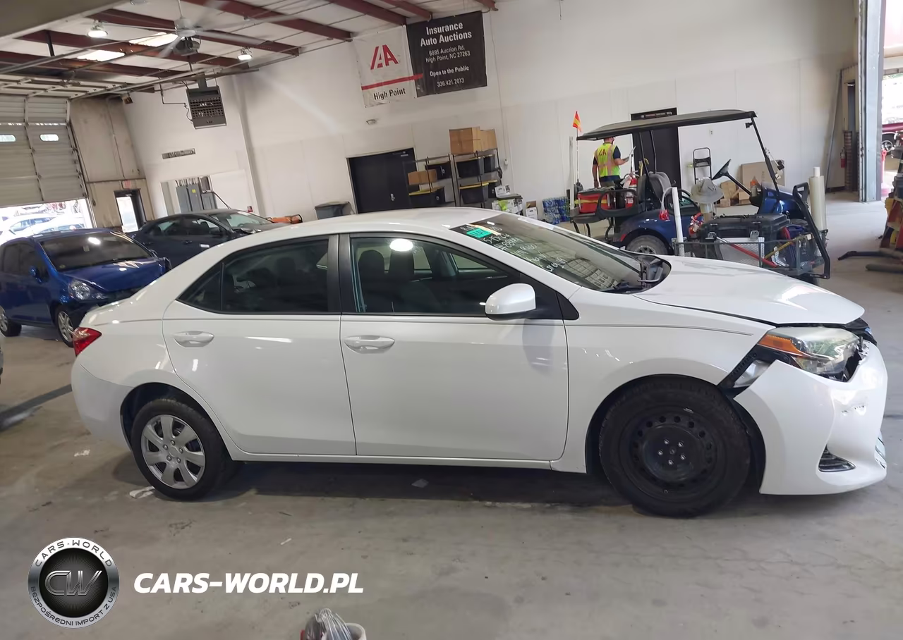 2017 Toyota Corolla Le VIN:5YFBURHE8HP699400 - 13