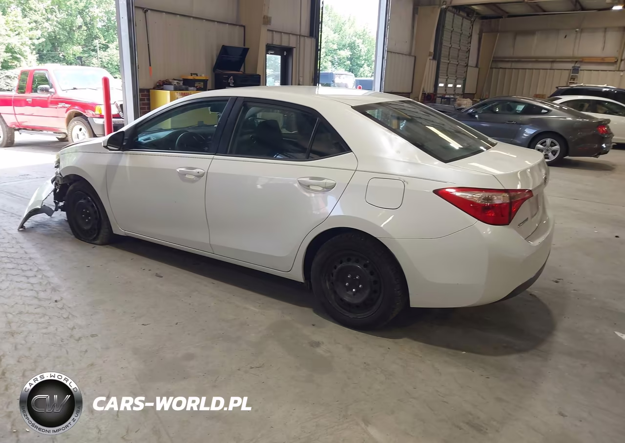 2017 Toyota Corolla Le VIN:5YFBURHE8HP699400 - 3