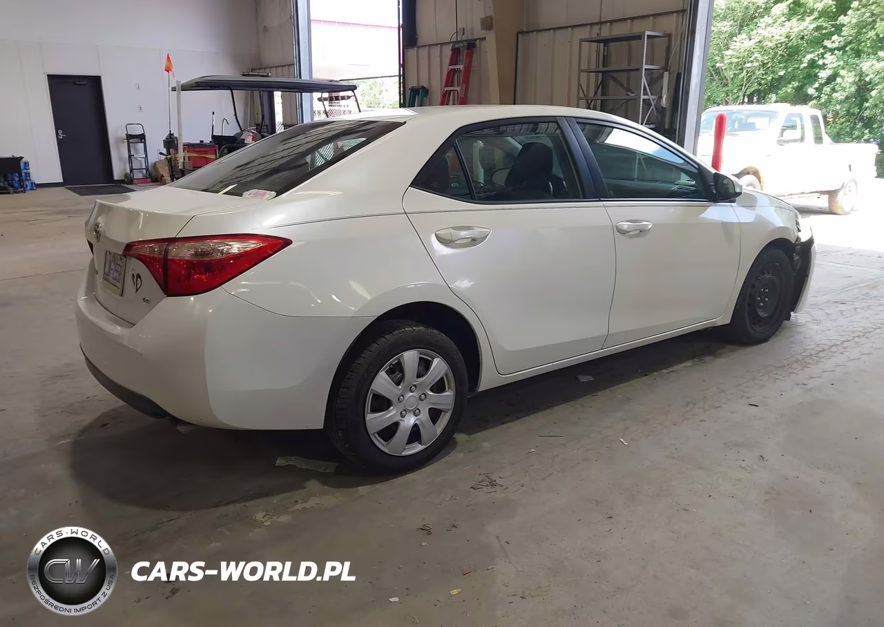 2017 Toyota Corolla Le VIN:5YFBURHE8HP699400 - 4