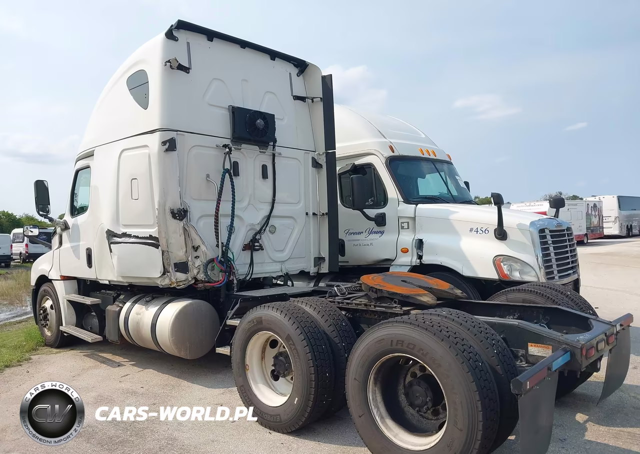 2018 Freightliner New Cascadia 126 VIN:3AKJHHDRXJSJY9659 - 11