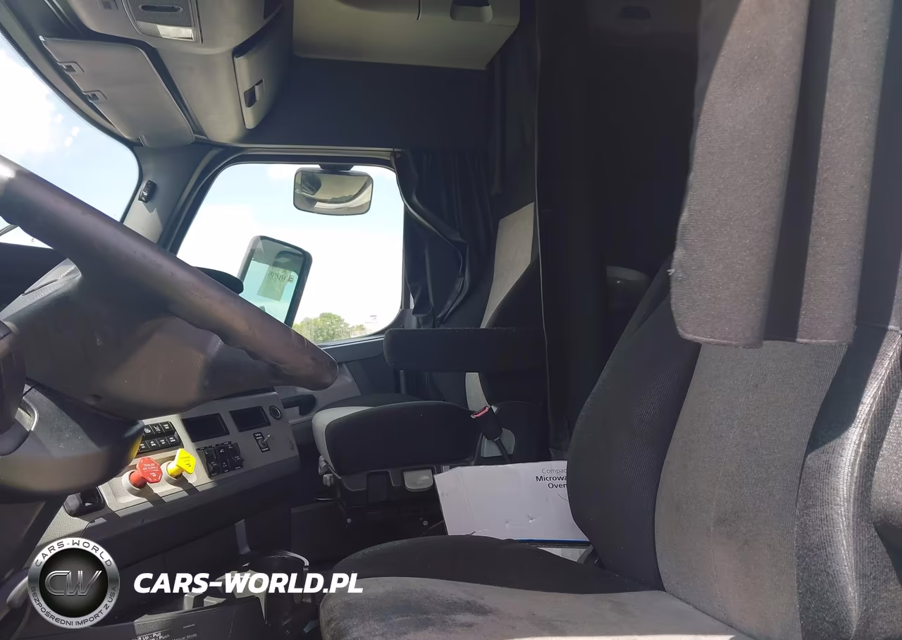 2018 Freightliner New Cascadia 126 VIN:3AKJHHDRXJSJY9659 - 7