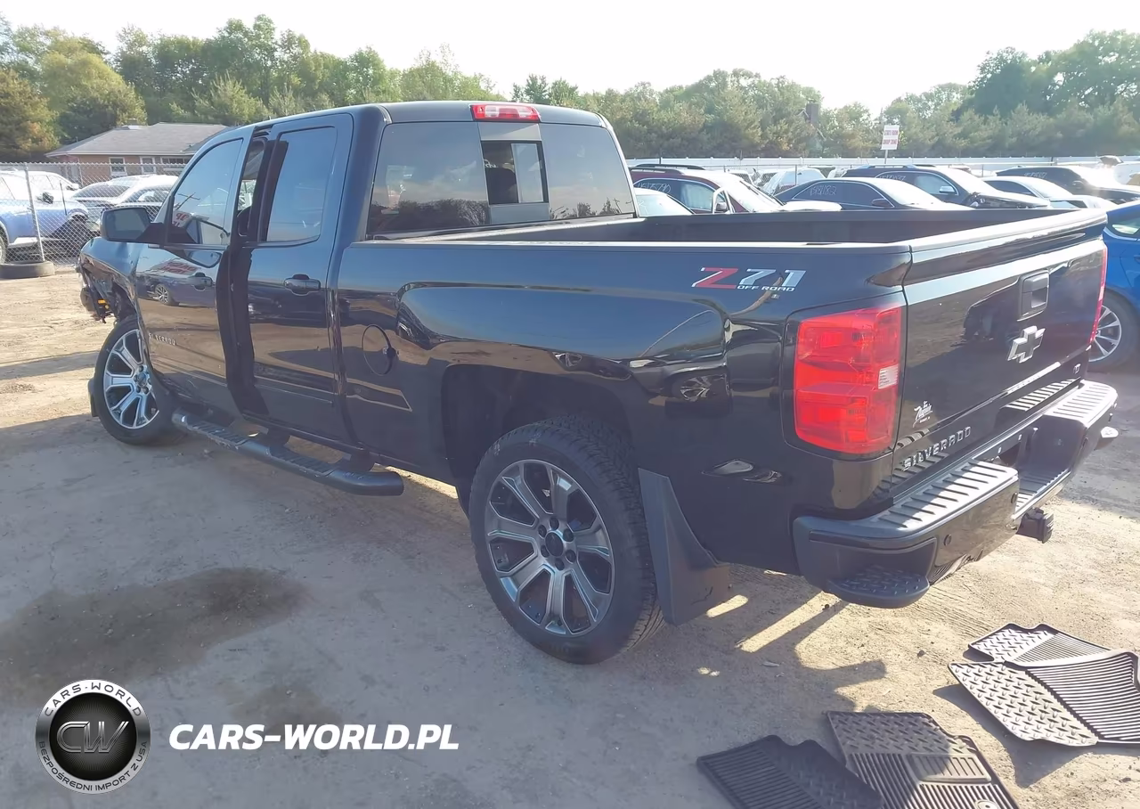 2018 Chevrolet Silverado 1500 2Lt VIN:1GCVKREH9JZ323043 - 3