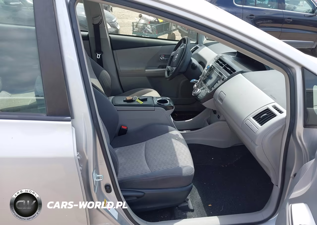 2016 Toyota Prius V Three VIN:JTDZN3EU4GJ040799 - 5