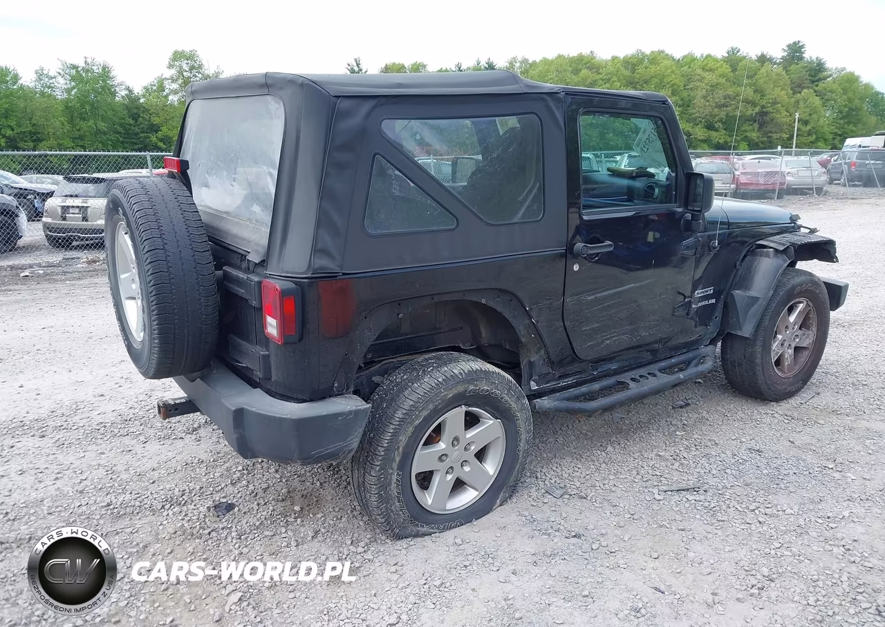 2013 Jeep Wrangler Sport VIN:1C4AJWAG2DL530555 - 4
