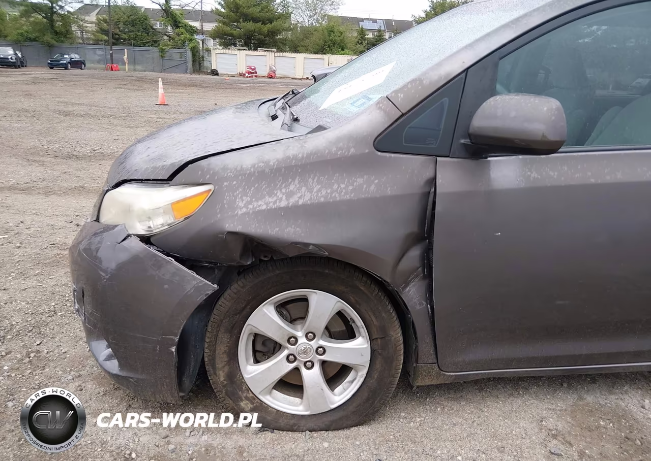 2015 Toyota Sienna Le 8 Passenger VIN:5TDKK3DC0FS671943 - 6