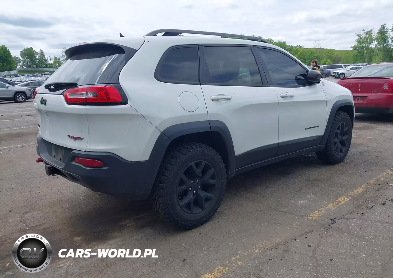 2015 Jeep Cherokee Trailhawk VIN:1C4PJMBS4FW702877 - 4